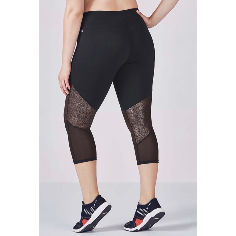 Fabletics Mid Rise Mesh Powerhold Brogan Capri II - Picture 3 of 10